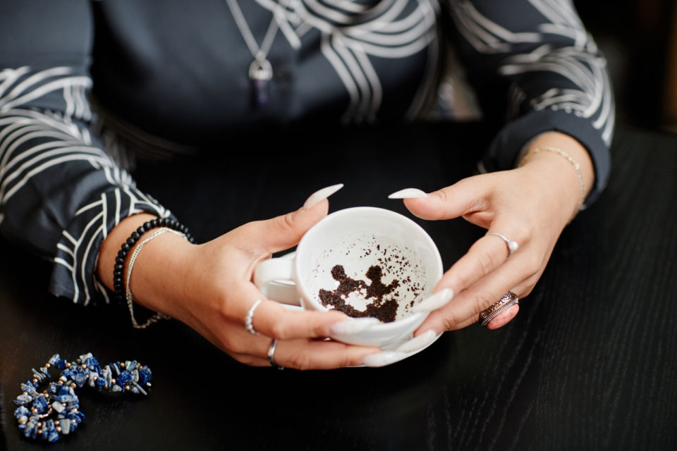 Lire Dans Les Marcs De Café : Les Symboles Du Fond De La Tasse