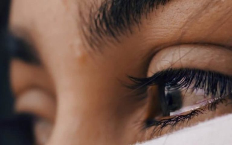 une femme qui pleure