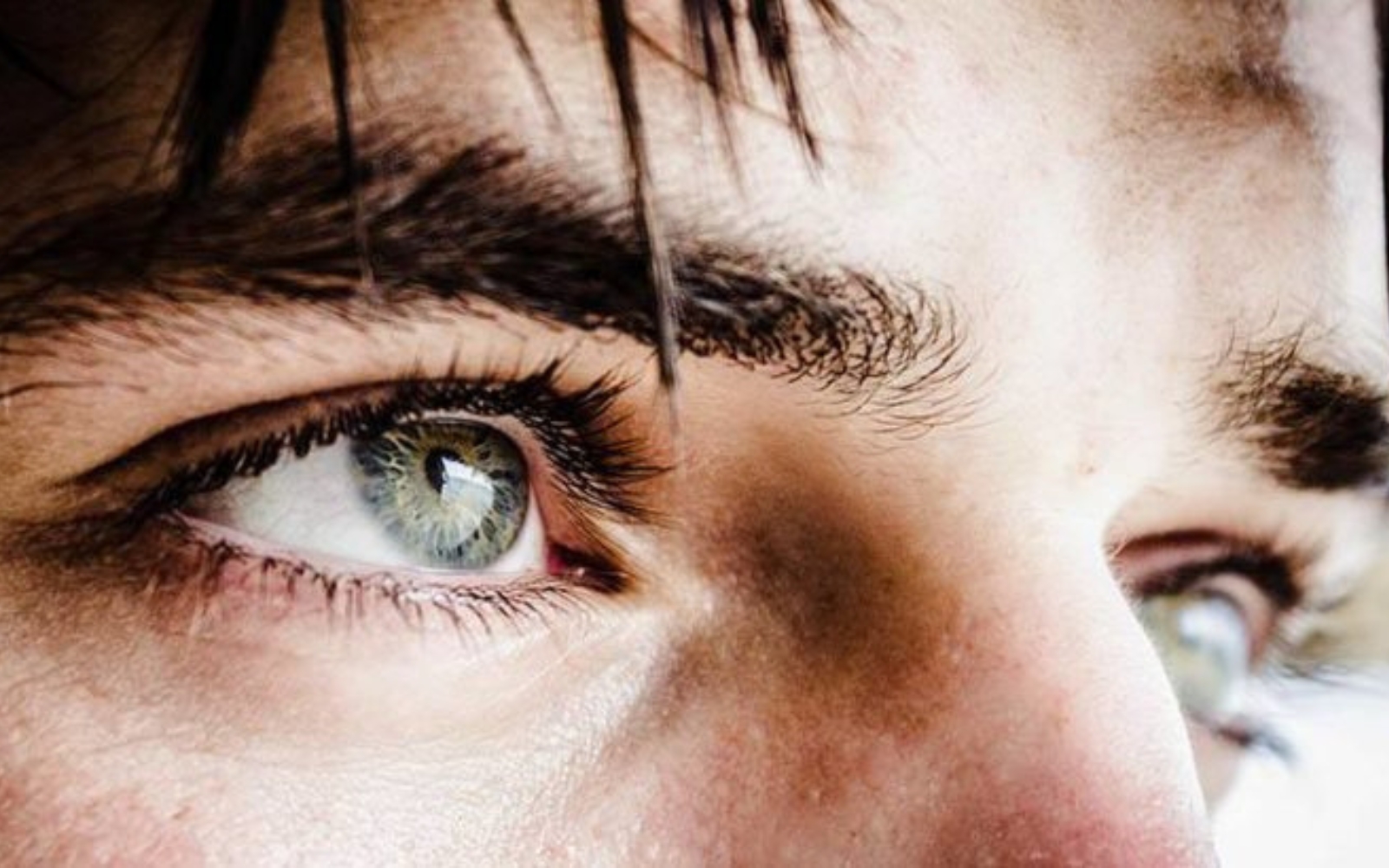 yeux masculins
