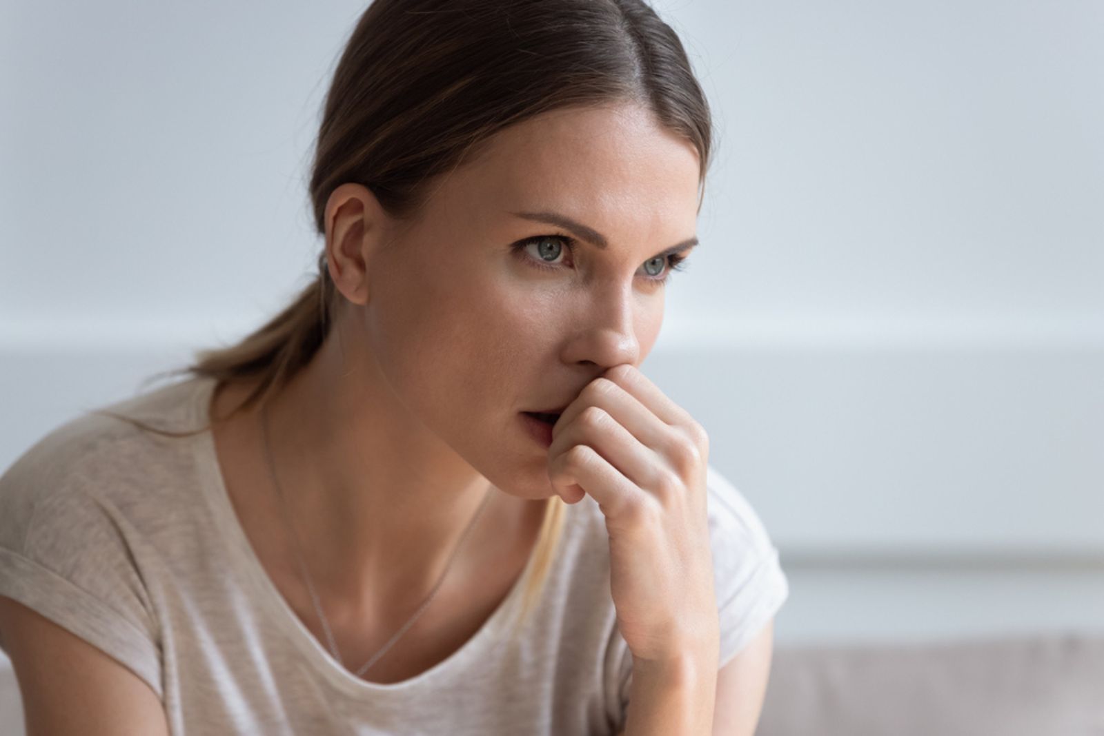 femme inquiète