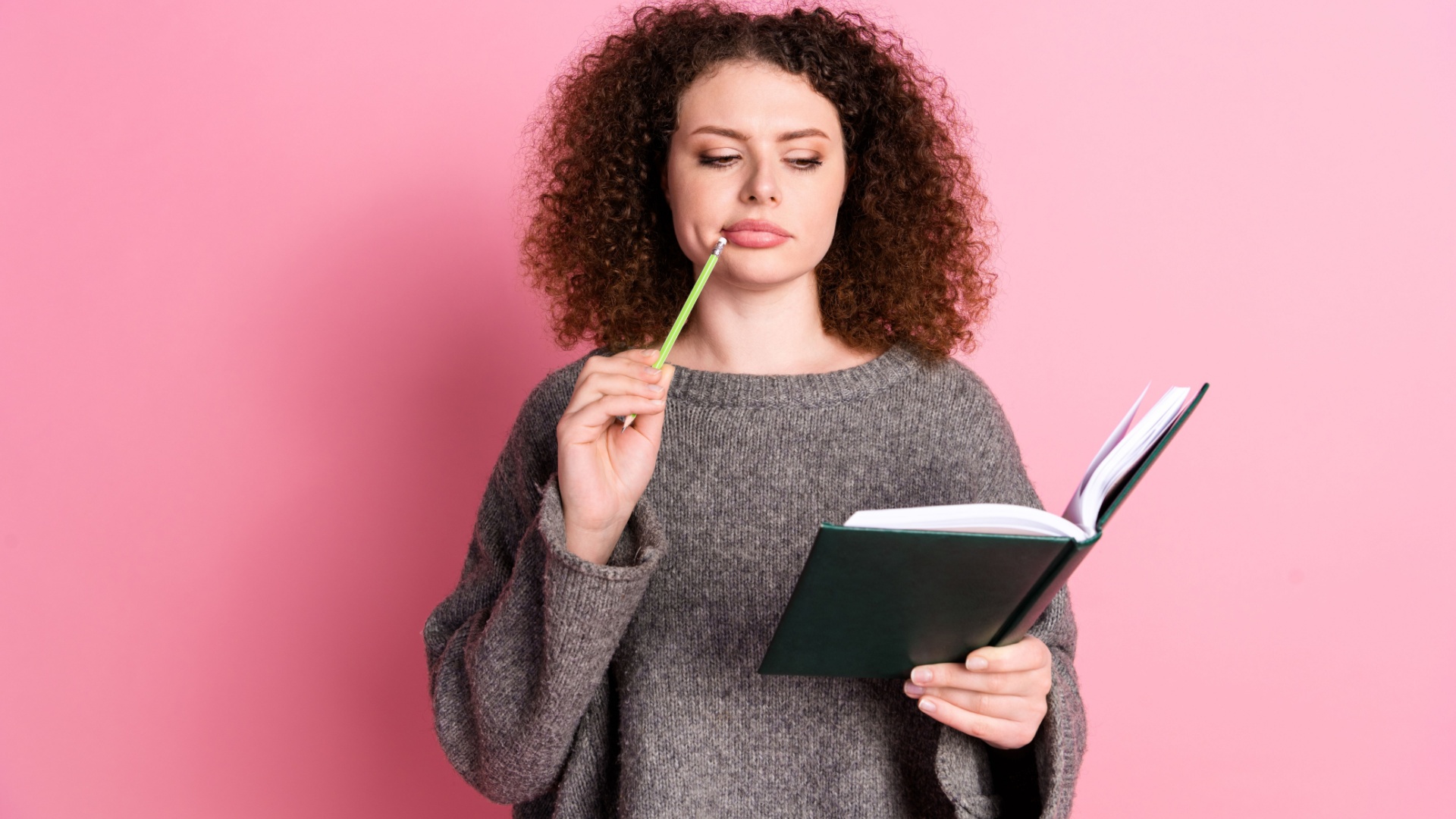 femme avec livre