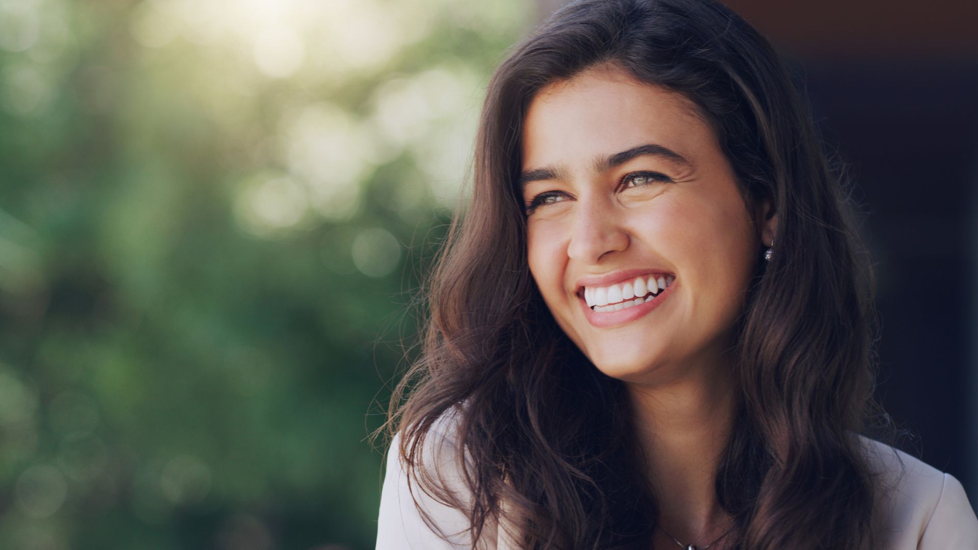 belle fille souriante