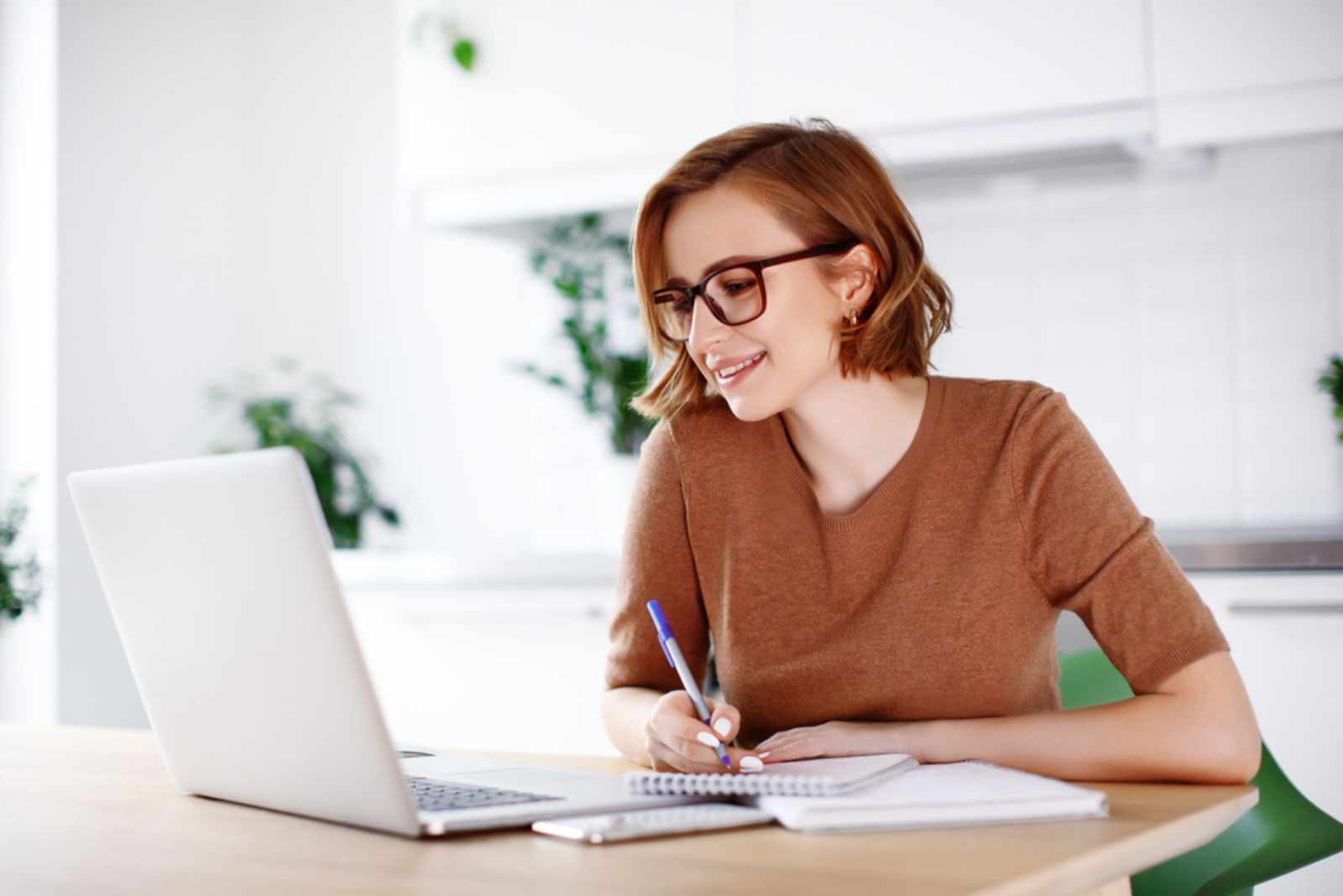 femme qui apprend de nouvelles compétences