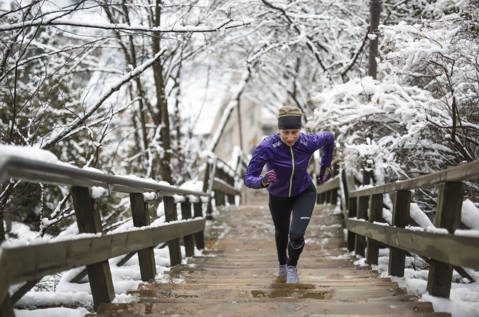 femme sentrainant en hiver